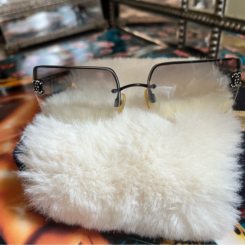Chanel Y2K Diamante ๐ Crystal CC Logo Sunglasses Smoke ๐จ Gray - Picture 8 of 17